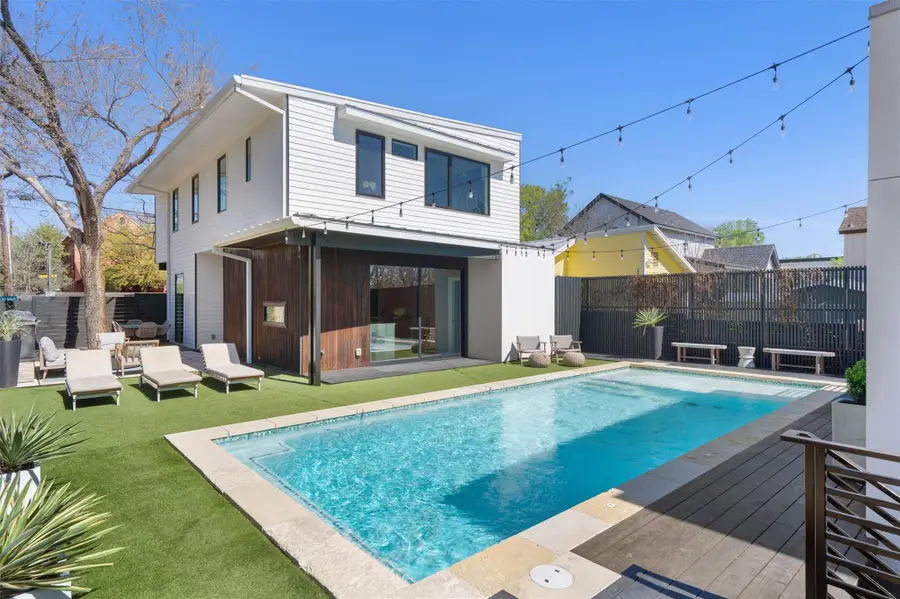 2401 E 11th St, Austin, TX 78702 - #2