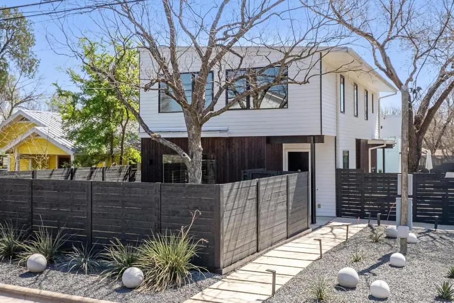 2401 E 11th St, Austin, TX 78702 - #3