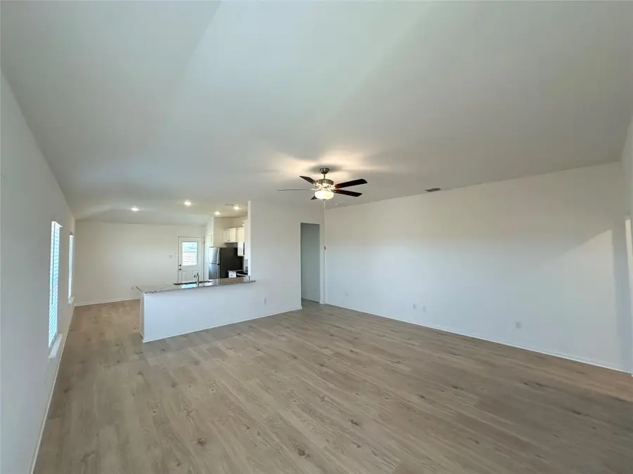 128 Paria Ct, Jarrell, TX 76537 - Image #3