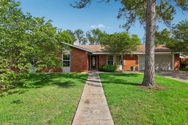 810 Vogel Dr, Lockhart, TX 78644