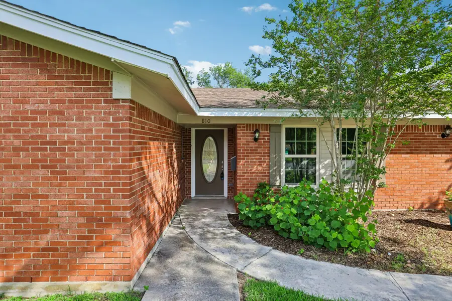 810 Vogel Dr, Lockhart, TX 78644 - #3