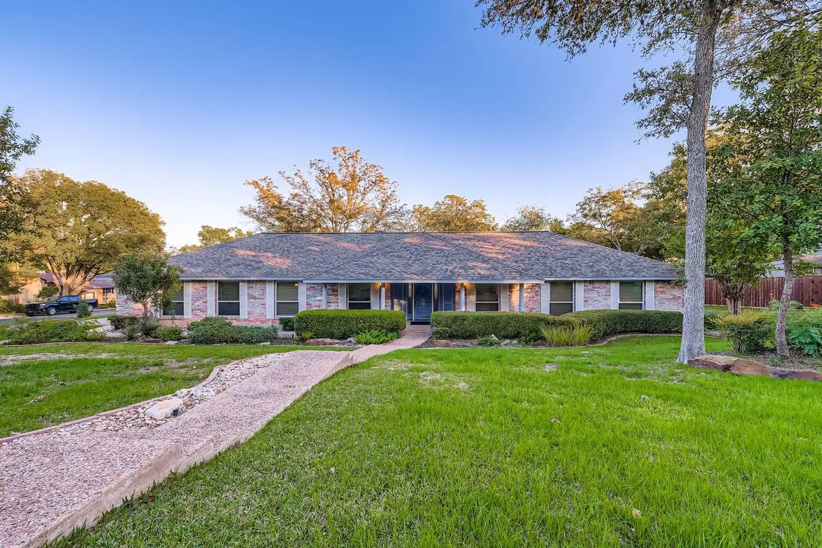 9201 Heatherwood Dr, Austin, TX 78748 - Image #1