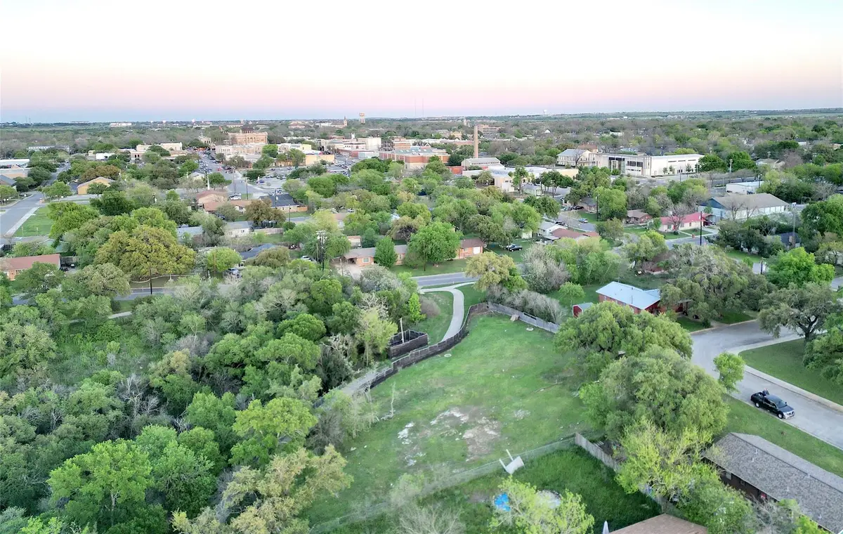 701 Montgomery St, Georgetown, TX 78626 - #1