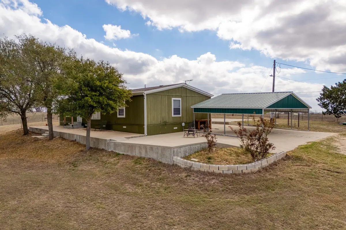 250 Rocky Rd, Lockhart, TX 78644 - #1