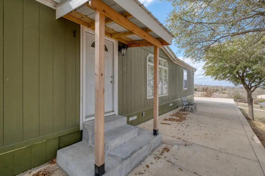 250 Rocky Rd, Lockhart, TX 78644 - #2