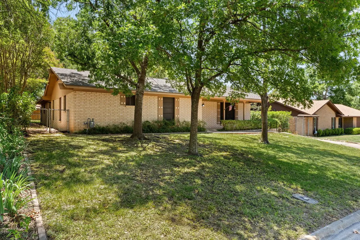 303 E 20th Ave, Belton, TX 76513 - #1