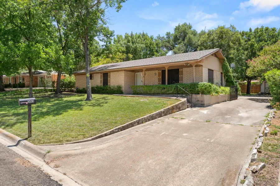 303 E 20th Ave, Belton, TX 76513 - #3
