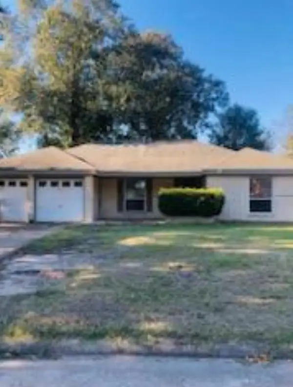 1924 W Decker Ave, Orange, TX 77632