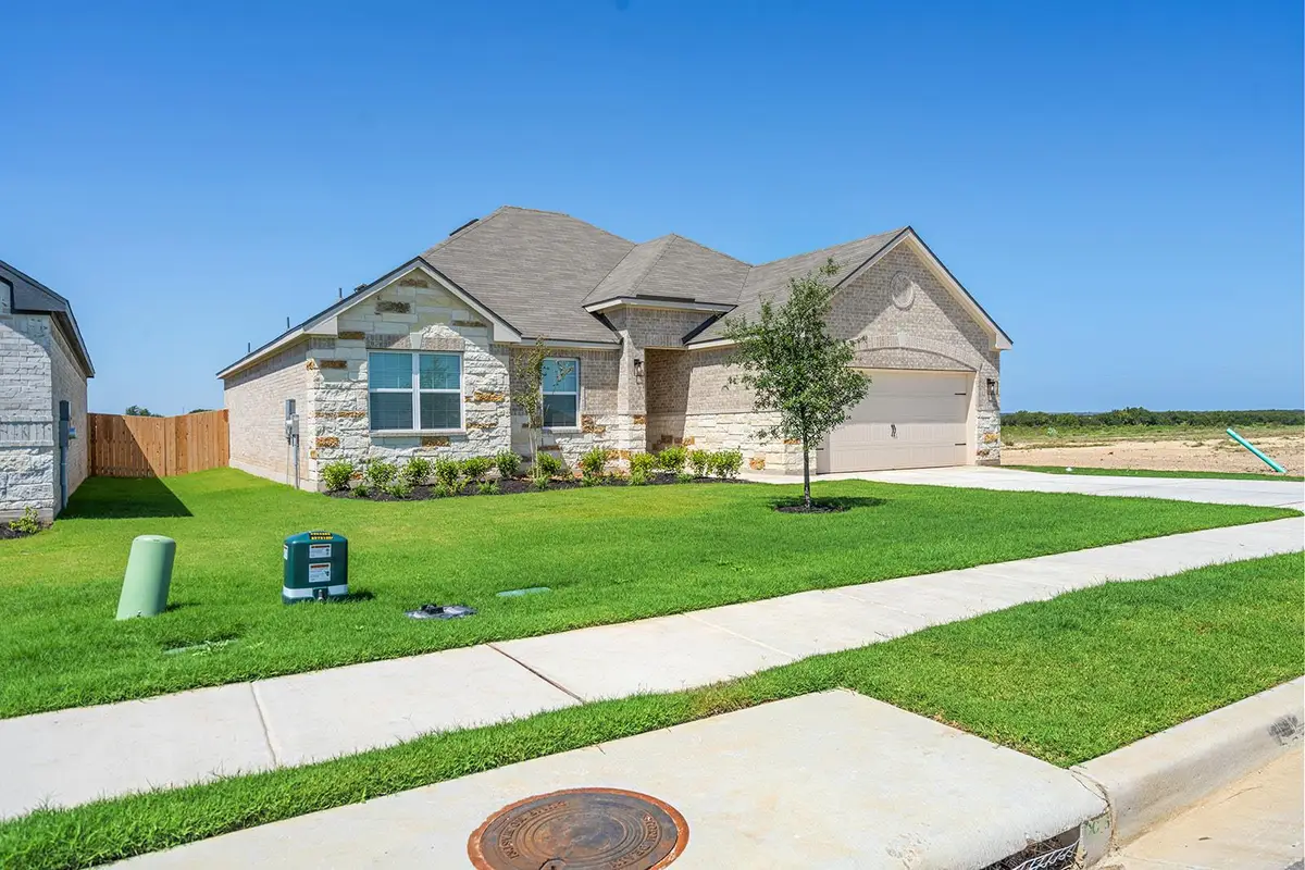 401 W Luna Blue Ln, Jarrell, TX 76537 - #1