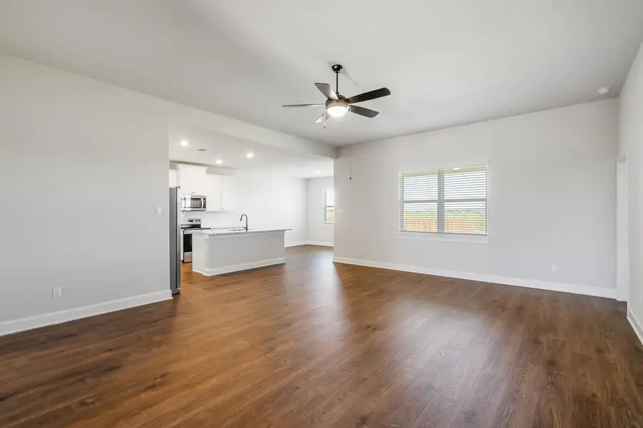 401 W Luna Blue Ln, Jarrell, TX 76537 - #3