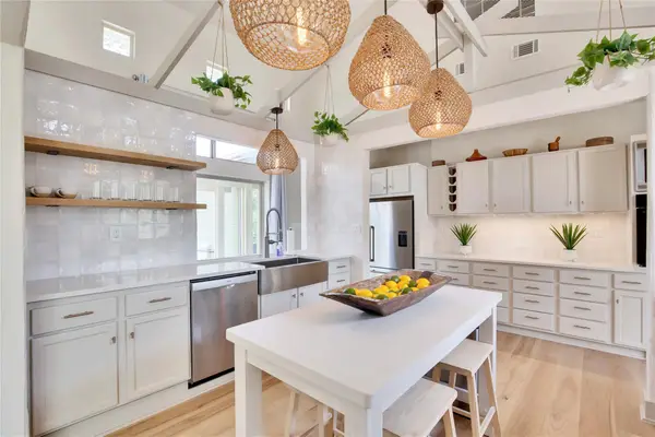 609 S Creekwood Dr, Driftwood, TX 78619