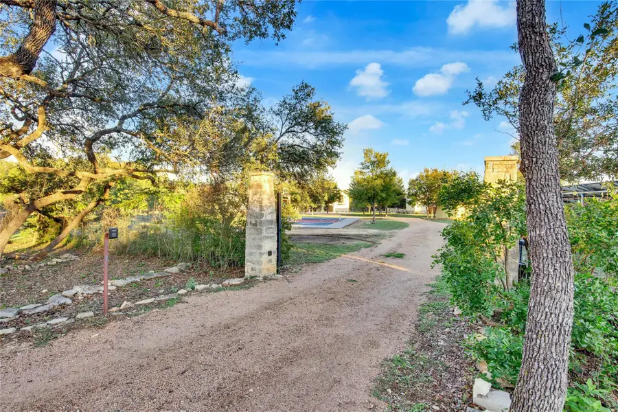 609 S Creekwood Dr, Driftwood, TX 78619 - Image #2