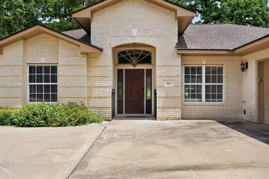 410 Pinehurst Dr, New Ulm, TX 78950 - #2