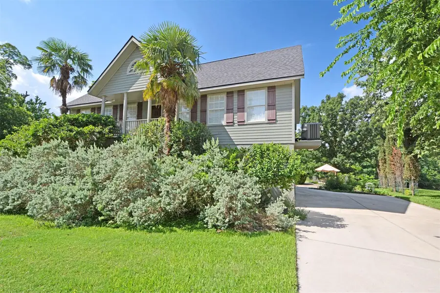 325 Fair Ln, New Braunfels, TX 78130 - Image #2