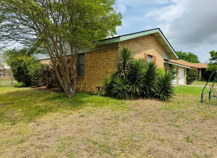 206 Loesch Dr, Elgin, TX 78621 - #2