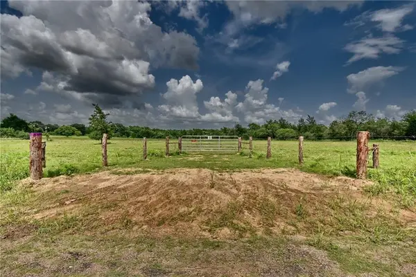 1290 County Road 302, Rockdale, TX 76567