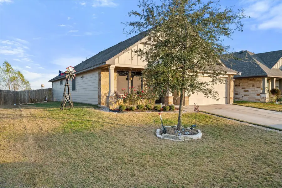 501 Kyra Ln, Taylor, TX 76574 - Image #2