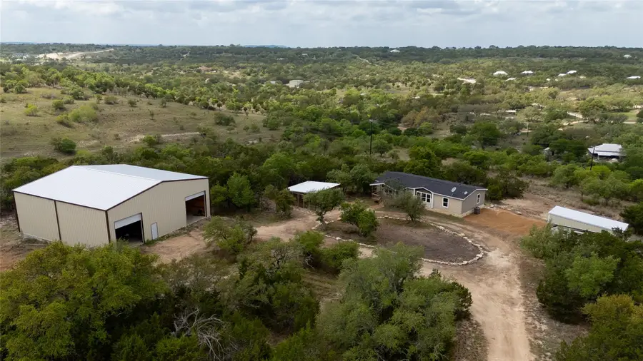 722 Wildwood Ln, Johnson City, TX 78636 - #2