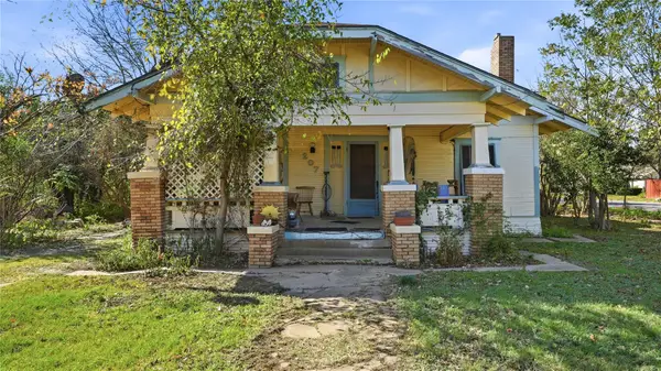 207 Main St, Hutto, TX 78634