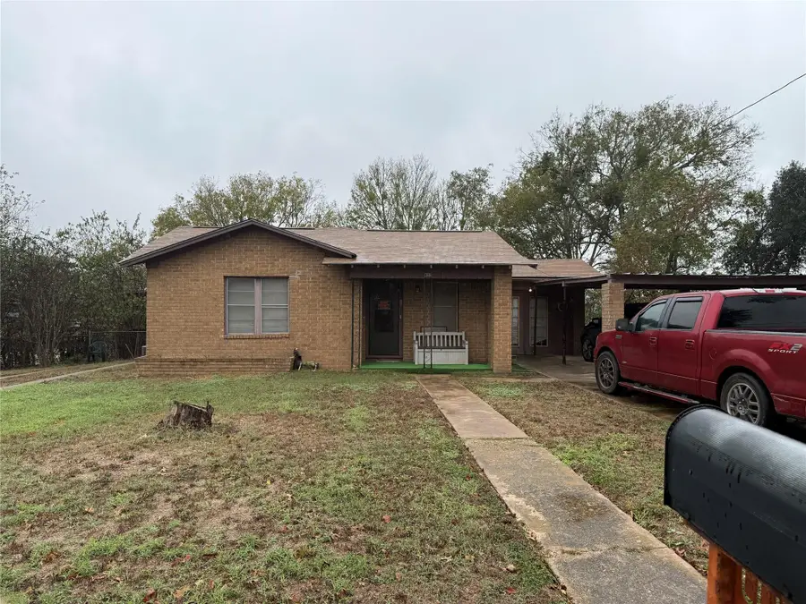 823 N Ellis St, Giddings, TX 78942 - #3