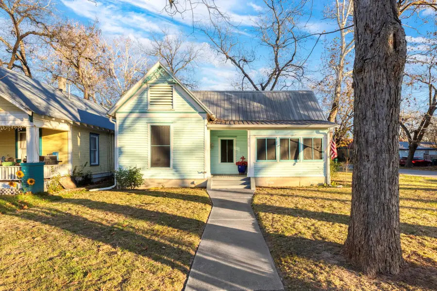 200 Gresham St, Smithville, TX 78957 - Image #2