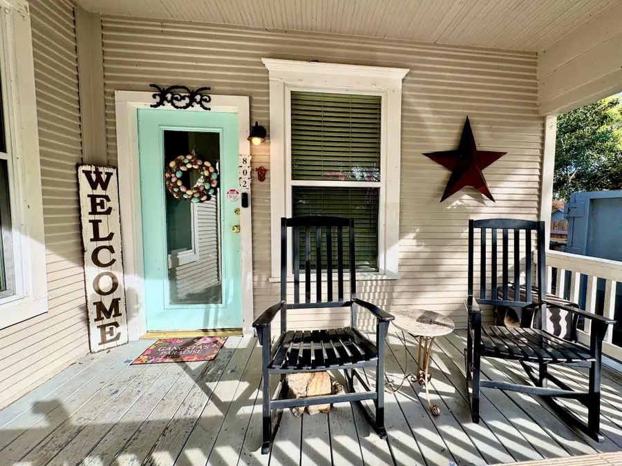 802 Hudgins St, Smithville, TX 78957 - #2