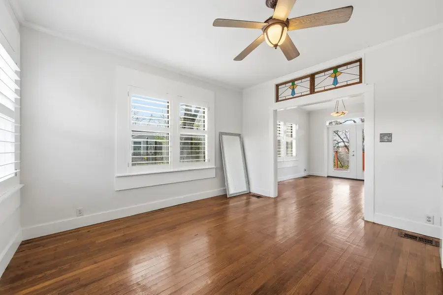 111 E 2nd St, Georgetown, TX 78626 - Image #2