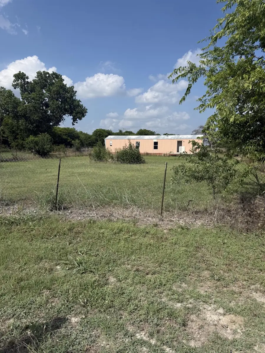 107 N Lavaca St, Whitney, TX 76692 - #2