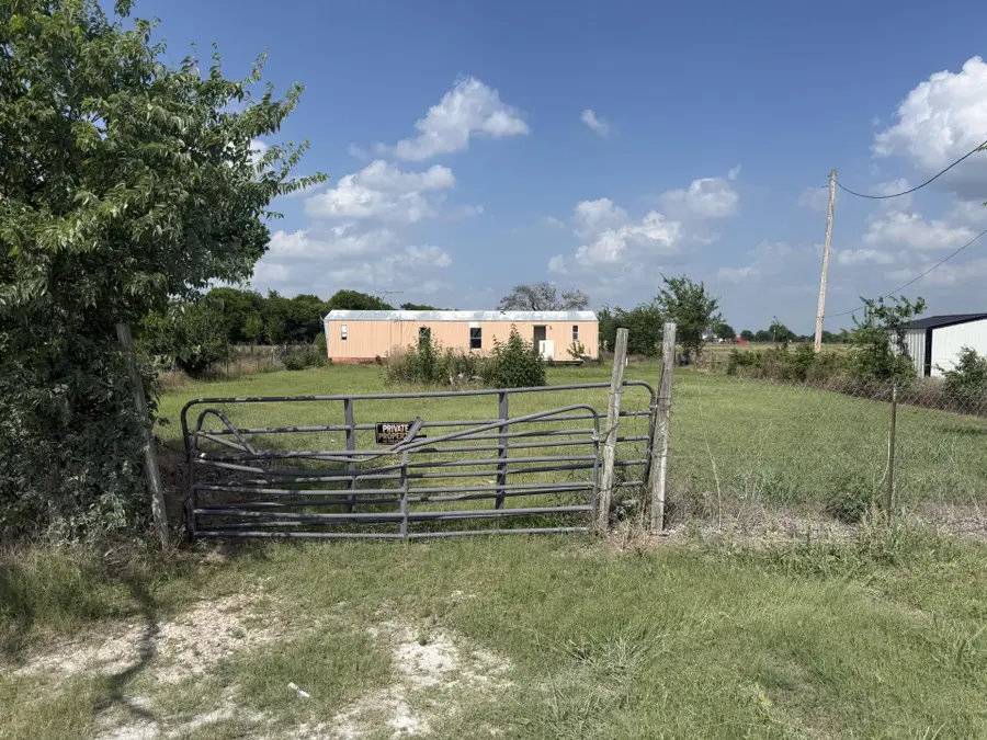 107 N Lavaca St, Whitney, TX 76692 - #3