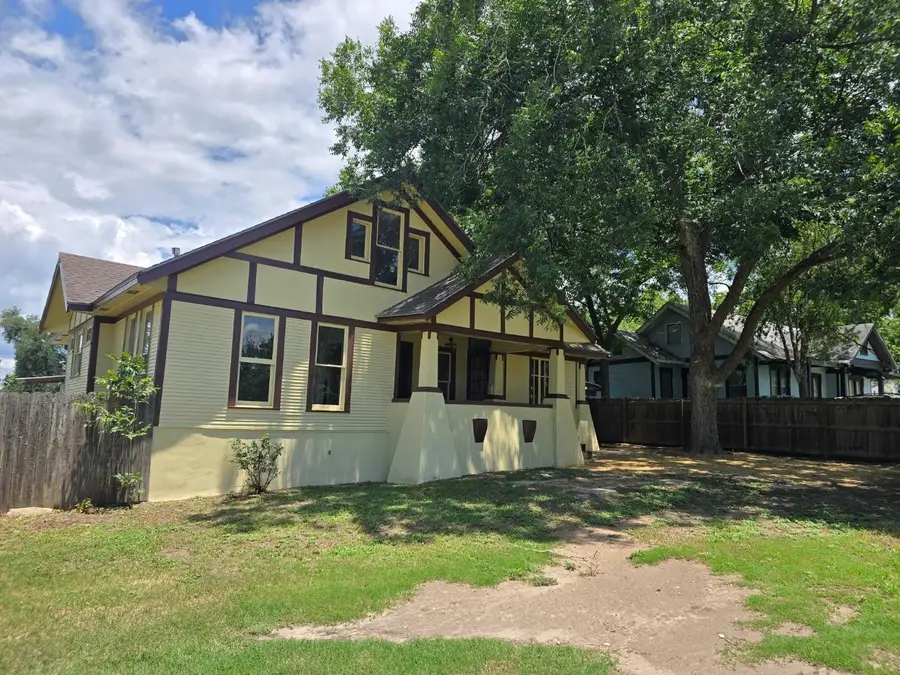 144 W Wallace St, Gonzales, TX 78629 - #2