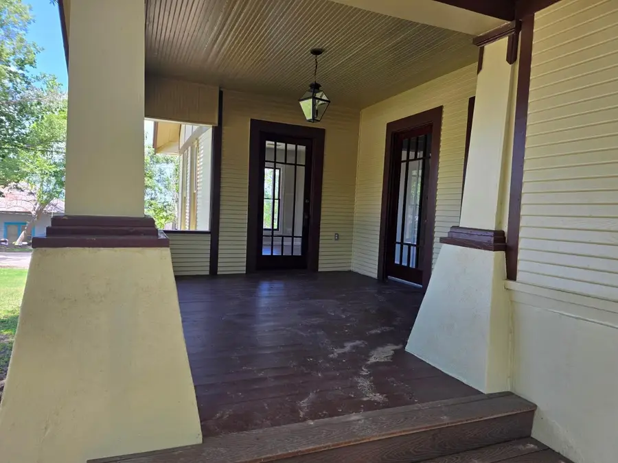 144 W Wallace St, Gonzales, TX 78629 - #3