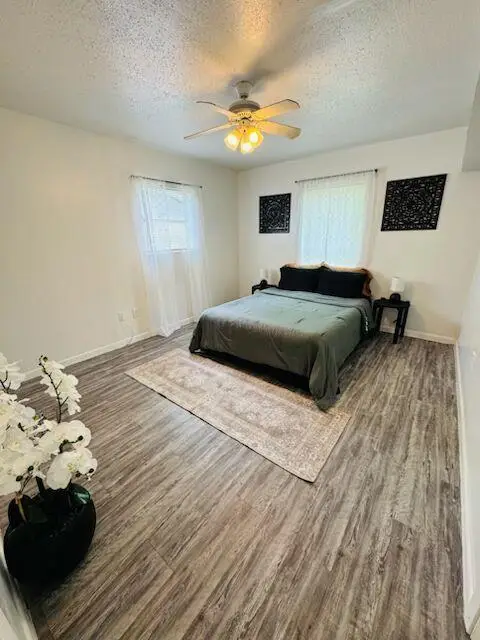 622 Trinity St, Lockhart, TX 78644 - #1