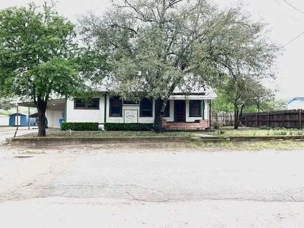 206 Hinton St, Three Rivers, TX 78071