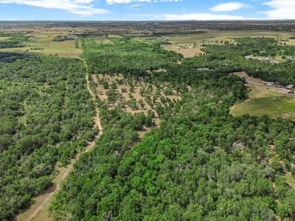 480 Grandpa Rd, Lockhart, TX 78644