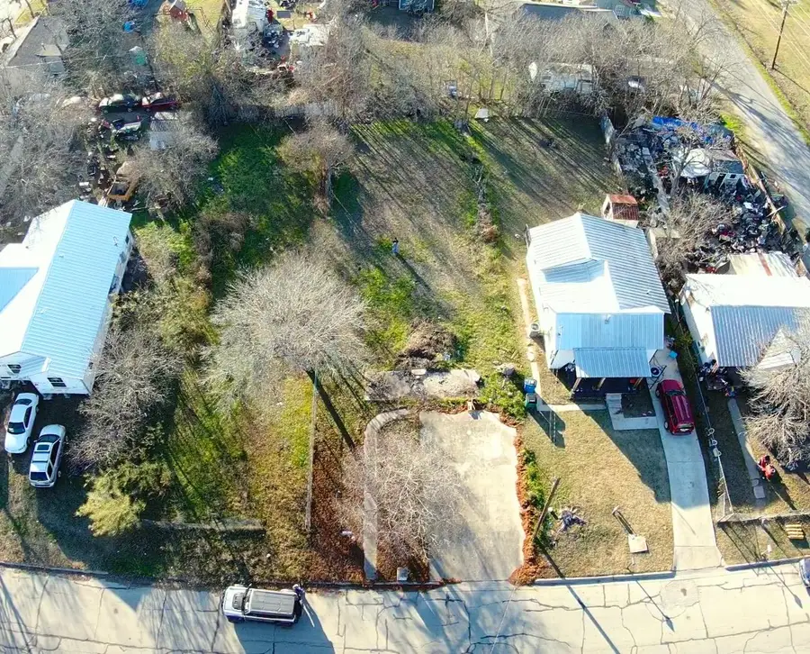 404 Sturgis St, Taylor, TX 76574 - #2