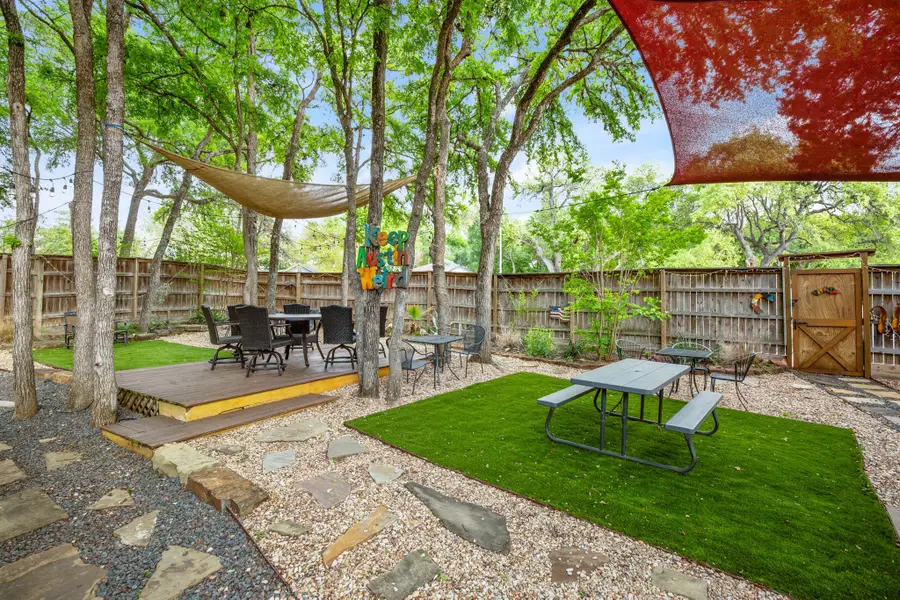 3017 Sunridge Dr, Austin, TX 78741 - Image #2