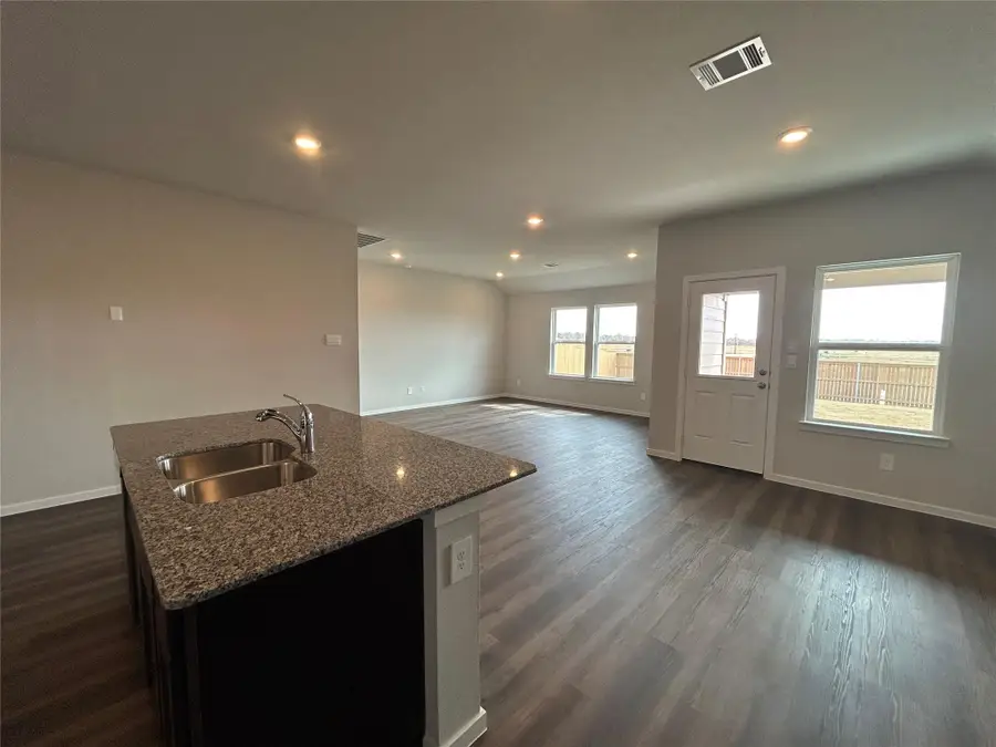 210 Perry Pl, Rockdale, TX 76567 - #2