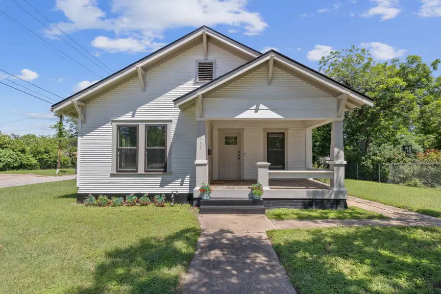 617 N Beal St, Belton, TX 76513 - #2