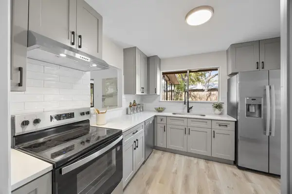 202 S Lake Creek Dr, Round Rock, TX 78681