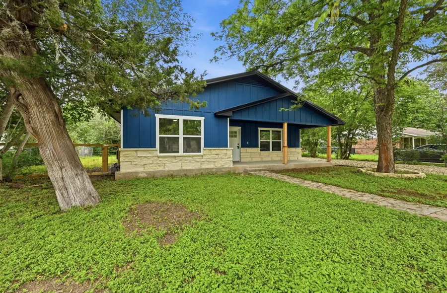 827 Clearfork St, Lockhart, TX 78644 - #2