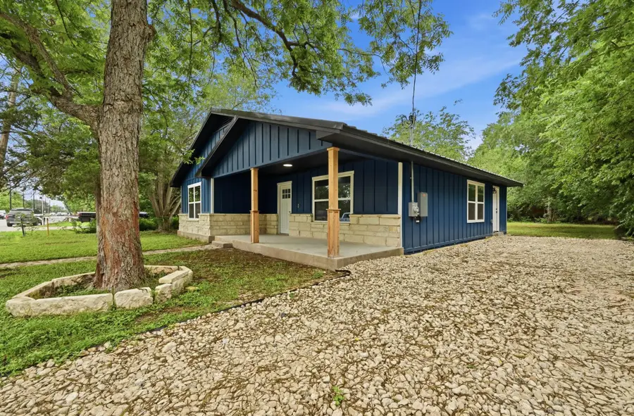 827 Clearfork St, Lockhart, TX 78644 - #3