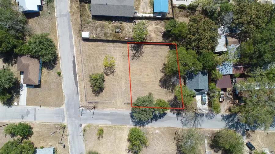 220 Daisy Ave, Luling, TX 78648 - #2