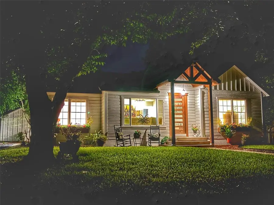 904 Fisher St, Taylor, TX 76574 - #3