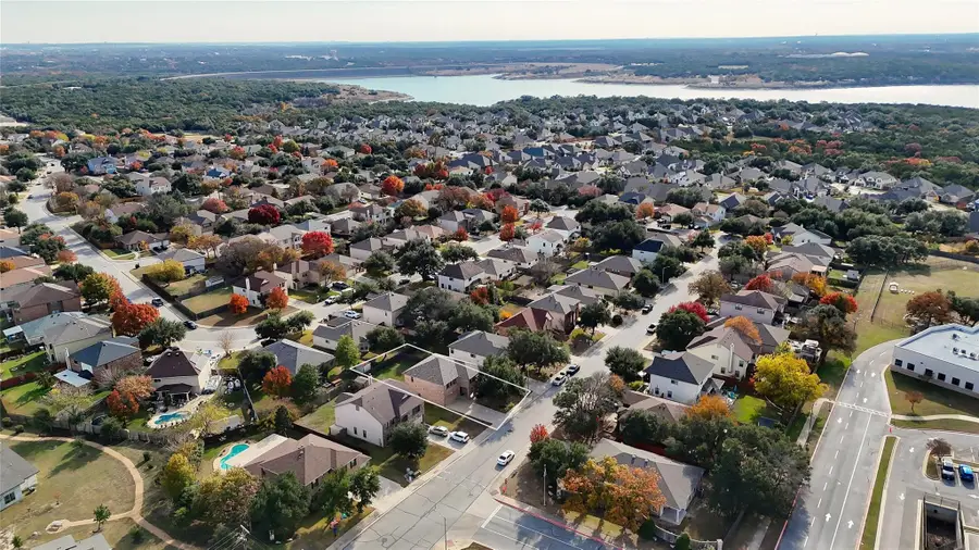 219 Woodlake Dr, Georgetown, TX 78633 - Image #2