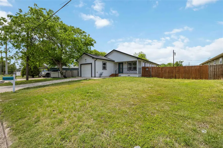 400 Booth St, Taylor, TX 76574 - #3