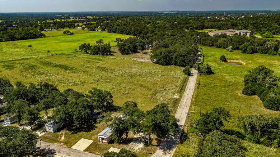 1331 E Cameron Ave, Rockdale, TX 76567 - #3
