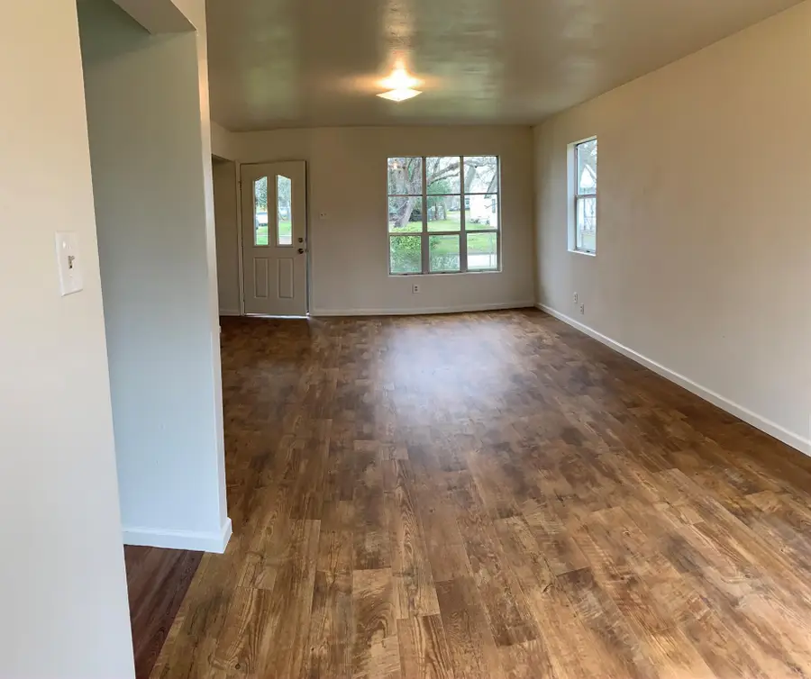 516 San Saba St, Lockhart, TX 78644 - #3