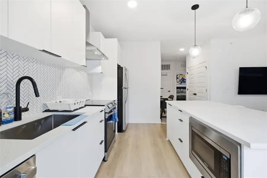 2500 Longview St #201, Austin, TX 78705 - Image #3