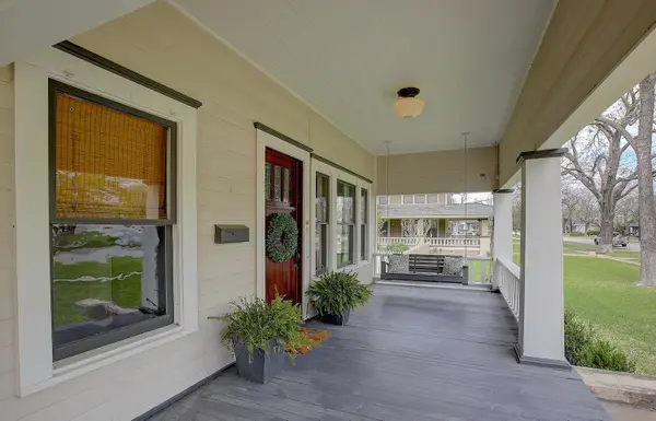 1806 S Main St, Georgetown, TX 78626