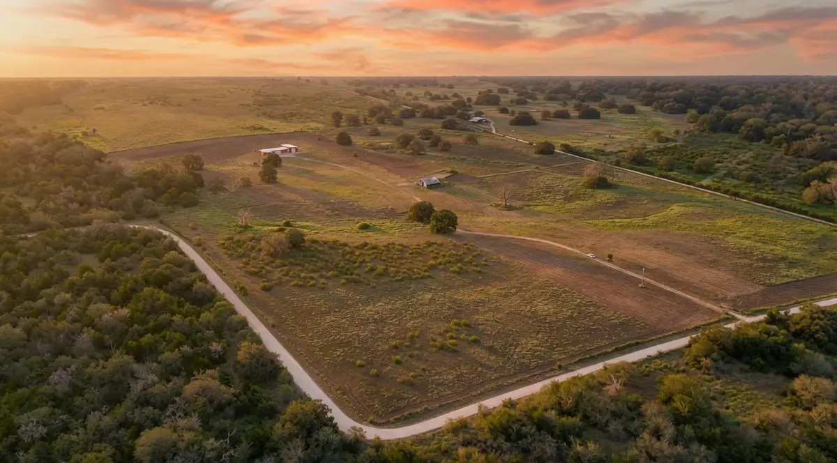 5043 Old Waelder Rd, Flatonia, TX 78941 - #1
